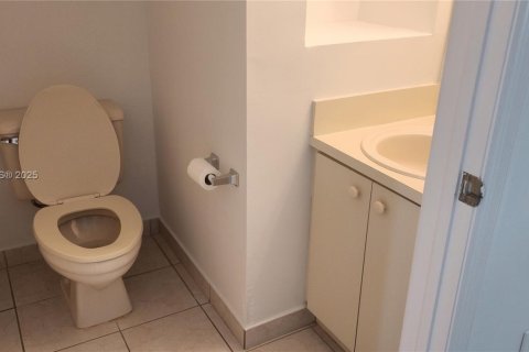 Townhouse in Miami, Florida 3 bedrooms, 117.06 sq.m. № 1923218 - photo 19