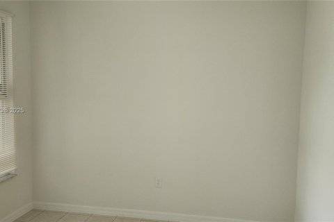 Townhouse in Miami, Florida 3 bedrooms, 117.06 sq.m. № 1923218 - photo 8