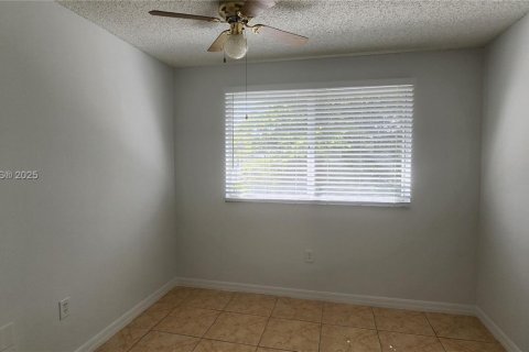 Townhouse in Miami, Florida 3 bedrooms, 117.06 sq.m. № 1923218 - photo 27