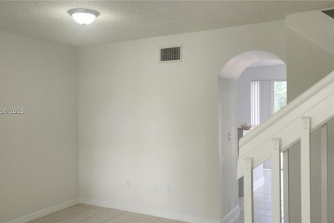 Townhouse in Miami, Florida 3 bedrooms, 117.06 sq.m. № 1923218 - photo 4