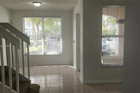 Townhouse in Miami, Florida 3 bedrooms, 117.06 sq.m. № 1923218 - photo 22