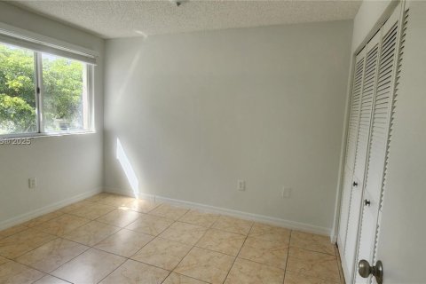 Townhouse in Miami, Florida 3 bedrooms, 117.06 sq.m. № 1923218 - photo 26