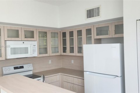 Townhouse in Miami, Florida 3 bedrooms, 117.06 sq.m. № 1923218 - photo 11