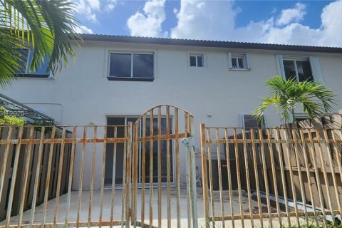 Townhouse in Miami, Florida 3 bedrooms, 117.06 sq.m. № 1923218 - photo 2