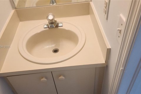 Townhouse in Miami, Florida 3 bedrooms, 117.06 sq.m. № 1923218 - photo 21