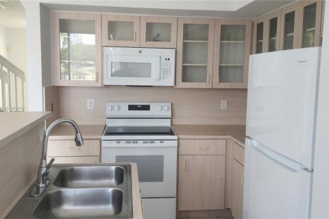 Townhouse in Miami, Florida 3 bedrooms, 117.06 sq.m. № 1923218 - photo 12