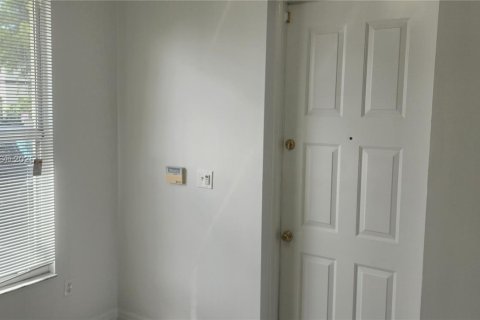 Townhouse in Miami, Florida 3 bedrooms, 117.06 sq.m. № 1923218 - photo 5