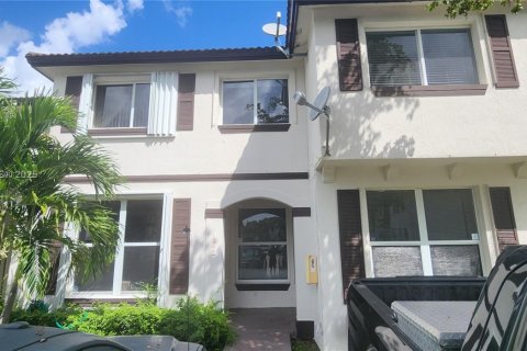 Townhouse in Miami, Florida 3 bedrooms, 117.06 sq.m. № 1923218 - photo 1