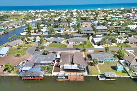 House in Flagler Beach, Florida 3 bedrooms, 239.69 sq.m. № 1537653 - photo 1