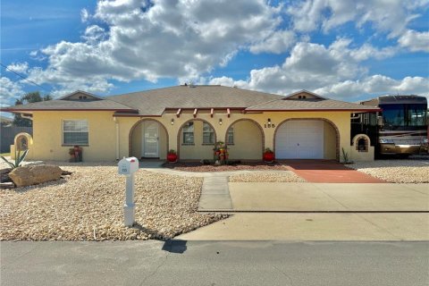 House in Flagler Beach, Florida 3 bedrooms, 239.69 sq.m. № 1537653 - photo 11