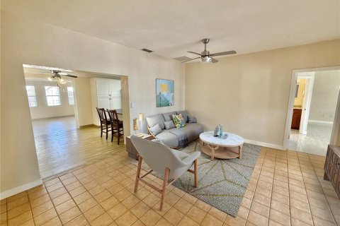 House in Flagler Beach, Florida 3 bedrooms, 239.69 sq.m. № 1537653 - photo 18