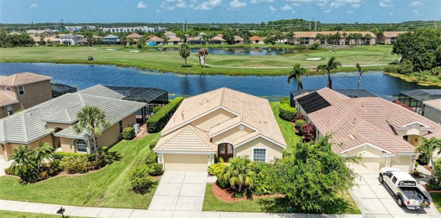 House in Bradenton, Florida 3 bedrooms, 200.85 sq.m. № 1781159