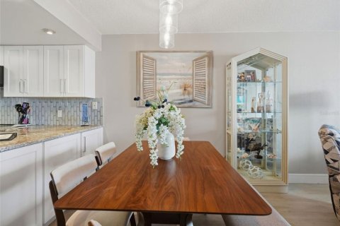 Condo in Hudson, Florida, 2 bedrooms  № 2406778 - photo 16
