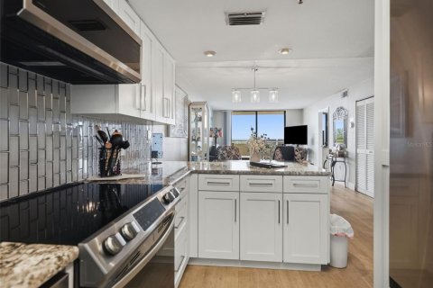 Condo in Hudson, Florida, 2 bedrooms  № 2406778 - photo 13