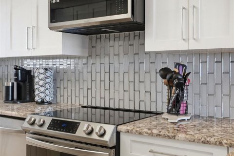 Condo in Hudson, Florida, 2 bedrooms  № 2406778 - photo 9