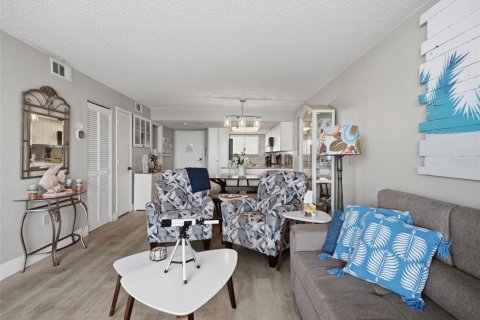 Condo in Hudson, Florida, 2 bedrooms  № 2406778 - photo 8