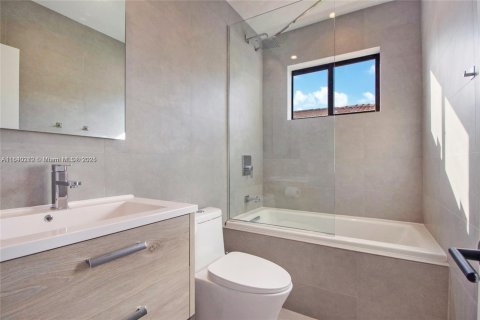 Casa en venta en North Bay Village, Florida, 3 dormitorios, 170.38 m2 № 1939644 - foto 19