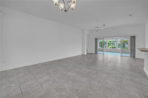 House in The Villages, Florida 3 bedrooms, 191.01 sq.m. № 1911015 - photo 14