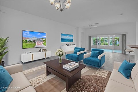 House in The Villages, Florida 3 bedrooms, 191.01 sq.m. № 1911015 - photo 8