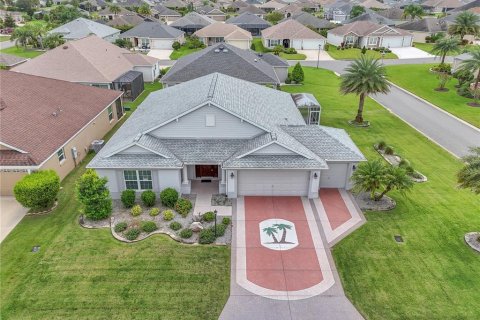 House in The Villages, Florida 3 bedrooms, 191.01 sq.m. № 1911015 - photo 4