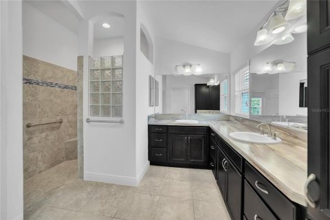 House in The Villages, Florida 3 bedrooms, 191.01 sq.m. № 1911015 - photo 26
