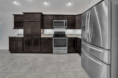House in The Villages, Florida 3 bedrooms, 191.01 sq.m. № 1911015 - photo 16