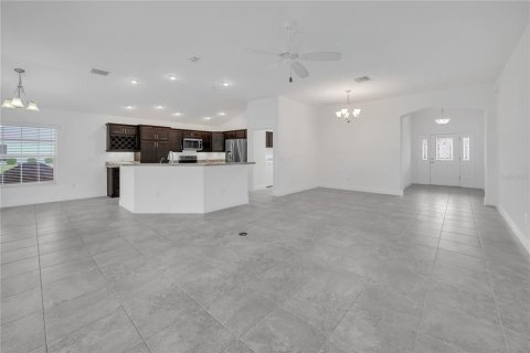 House in The Villages, Florida 3 bedrooms, 191.01 sq.m. № 1911015 - photo 12