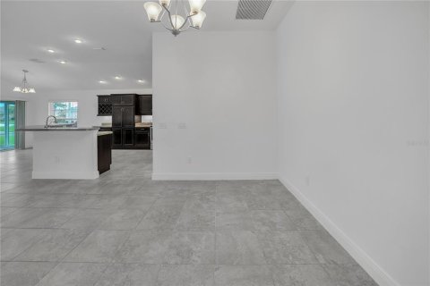 House in The Villages, Florida 3 bedrooms, 191.01 sq.m. № 1911015 - photo 9