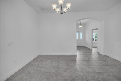 House in The Villages, Florida 3 bedrooms, 191.01 sq.m. № 1911015 - photo 13