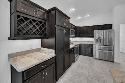 House in The Villages, Florida 3 bedrooms, 191.01 sq.m. № 1911015 - photo 18