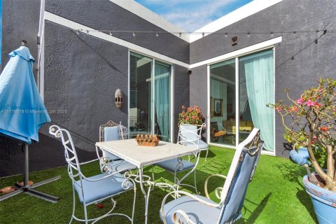 Condominio en venta en Miami, Florida, 1 dormitorio, 91.51 m2 № 1612006 - foto 16