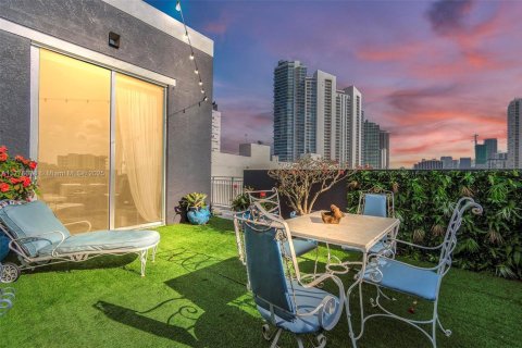 Condominio en venta en Miami, Florida, 1 dormitorio, 91.51 m2 № 1612006 - foto 1