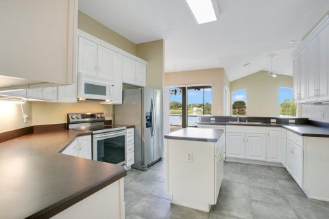 House in DeBary, Florida 3 bedrooms, 219.81 sq.m. № 1749454 - photo 8