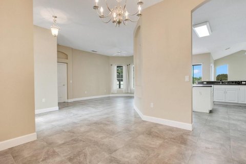 House in DeBary, Florida 3 bedrooms, 219.81 sq.m. № 1749454 - photo 6