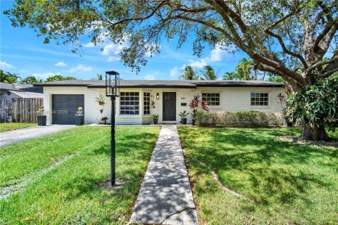 House in Cutler Bay, Florida 3 bedrooms, 125.88 sq.m. № 1850322 - photo 2
