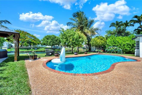 House in Cutler Bay, Florida 3 bedrooms, 125.88 sq.m. № 1850322 - photo 16