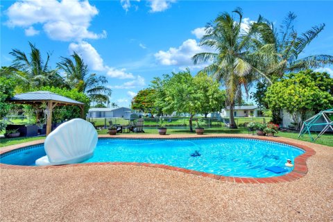 House in Cutler Bay, Florida 3 bedrooms, 125.88 sq.m. № 1850322 - photo 15