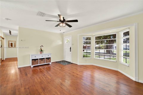 House in Cutler Bay, Florida 3 bedrooms, 125.88 sq.m. № 1850322 - photo 3