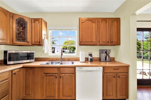 House in Cutler Bay, Florida 3 bedrooms, 125.88 sq.m. № 1850322 - photo 6