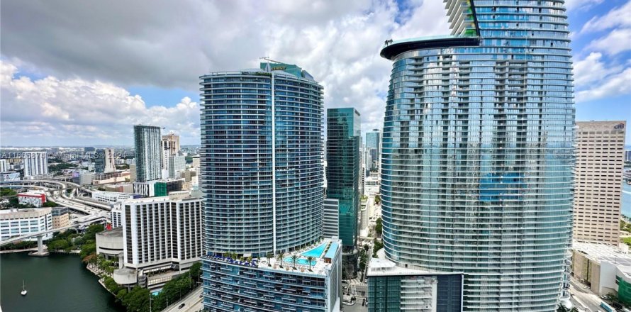 Condominio en Miami, Florida, 1 dormitorio № 1864562