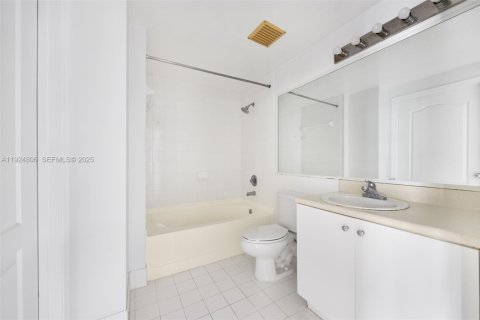 Снять в аренду кондоминиум в Майами, Флорида 1 спальня, 63.64м2, № 1989348 - фото 10