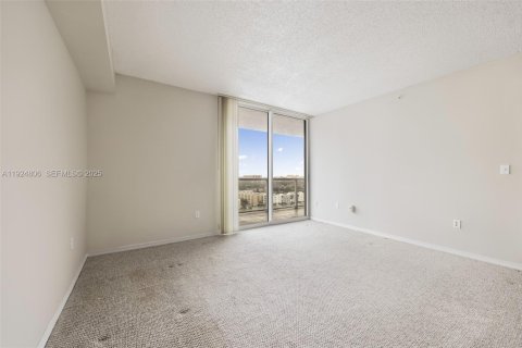 Снять в аренду кондоминиум в Майами, Флорида 1 спальня, 63.64м2, № 1989348 - фото 8