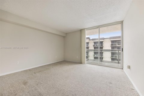 Снять в аренду кондоминиум в Майами, Флорида 1 спальня, 63.64м2, № 1989348 - фото 7