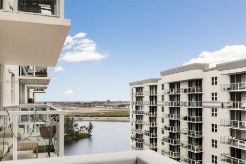 Снять в аренду кондоминиум в Майами, Флорида 1 спальня, 63.64м2, № 1989348 - фото 13