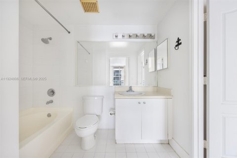 Снять в аренду кондоминиум в Майами, Флорида 1 спальня, 63.64м2, № 1989348 - фото 11