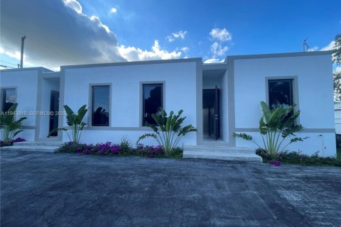 Casa en venta en Florida City, Florida, 3 dormitorios № 2000606 - foto 2