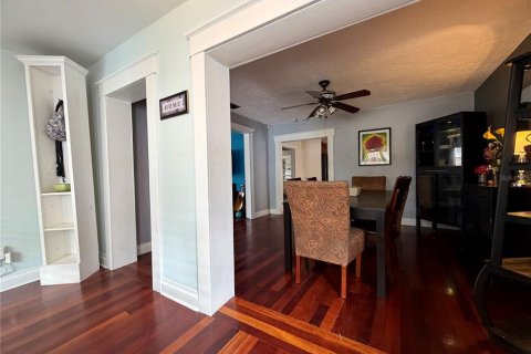 Casa en venta en Tampa, Florida, 4 dormitorios, 163.32 m2 № 2239860 - foto 9