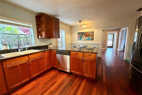 Casa en venta en Tampa, Florida, 4 dormitorios, 163.32 m2 № 2239860 - foto 20