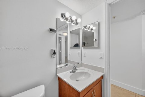 Condo in Cutler Bay, Florida, 2 bedrooms  № 2000884 - photo 20