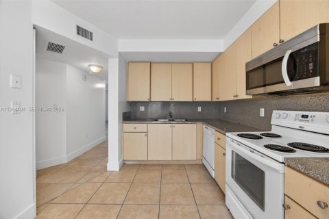Condo in Cutler Bay, Florida, 2 bedrooms  № 2000884 - photo 11